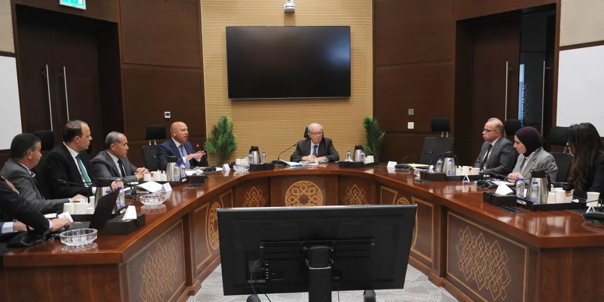 اجتماع حكومي يستعرض الموقف التنفيذي لشبكة القطار الكهربائي السريع