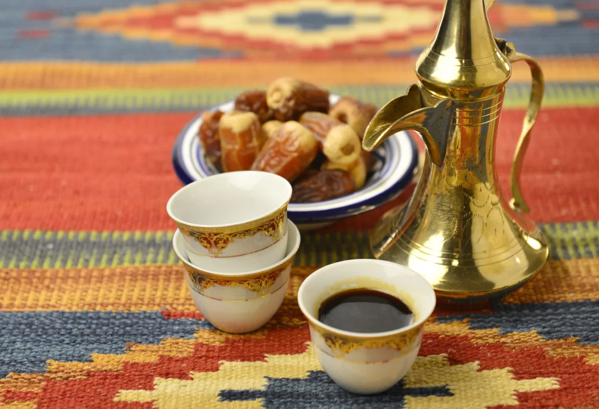 القهوة تعيد تشكيل الجينات وبكتيريا الأمعاء