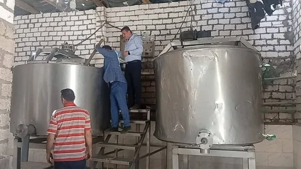 ضبط 4 معامل ومصنع مخالف بداخلهم ألبان غير صالحة بالمنيا