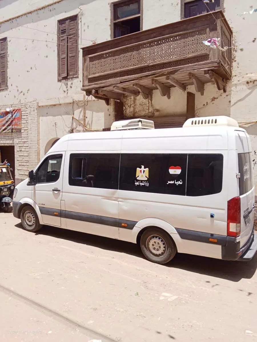 غلق 14 منشأة مخالفة واستخراج 33 رخصة وتصريحًا جديدًا ضمن حملات مكبرة ومبادرة «ترخيصك في محلك» بالمنيا