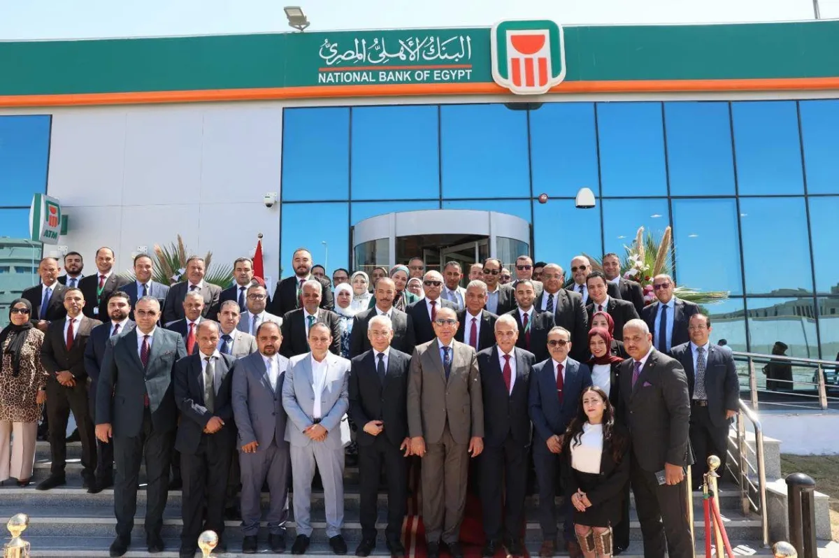محافظ المنيا ورئيس الجامعة الأهلية يفتتحان فرع البنك الأهلي المصري داخل الحرم الجامعي