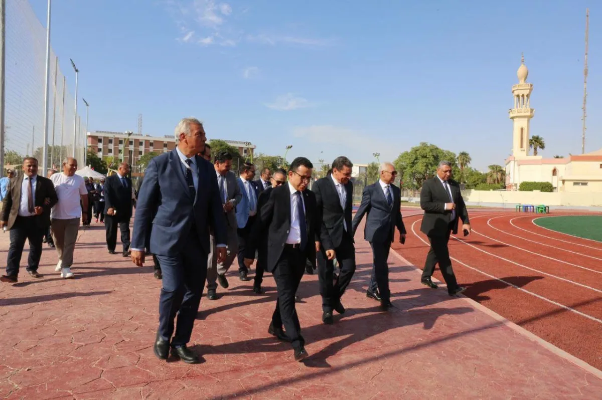 مجلس جامعة المنيا يتفقد المدينة الرياضية ومرافقها ومنافذ بيع منتجات الجامعة
