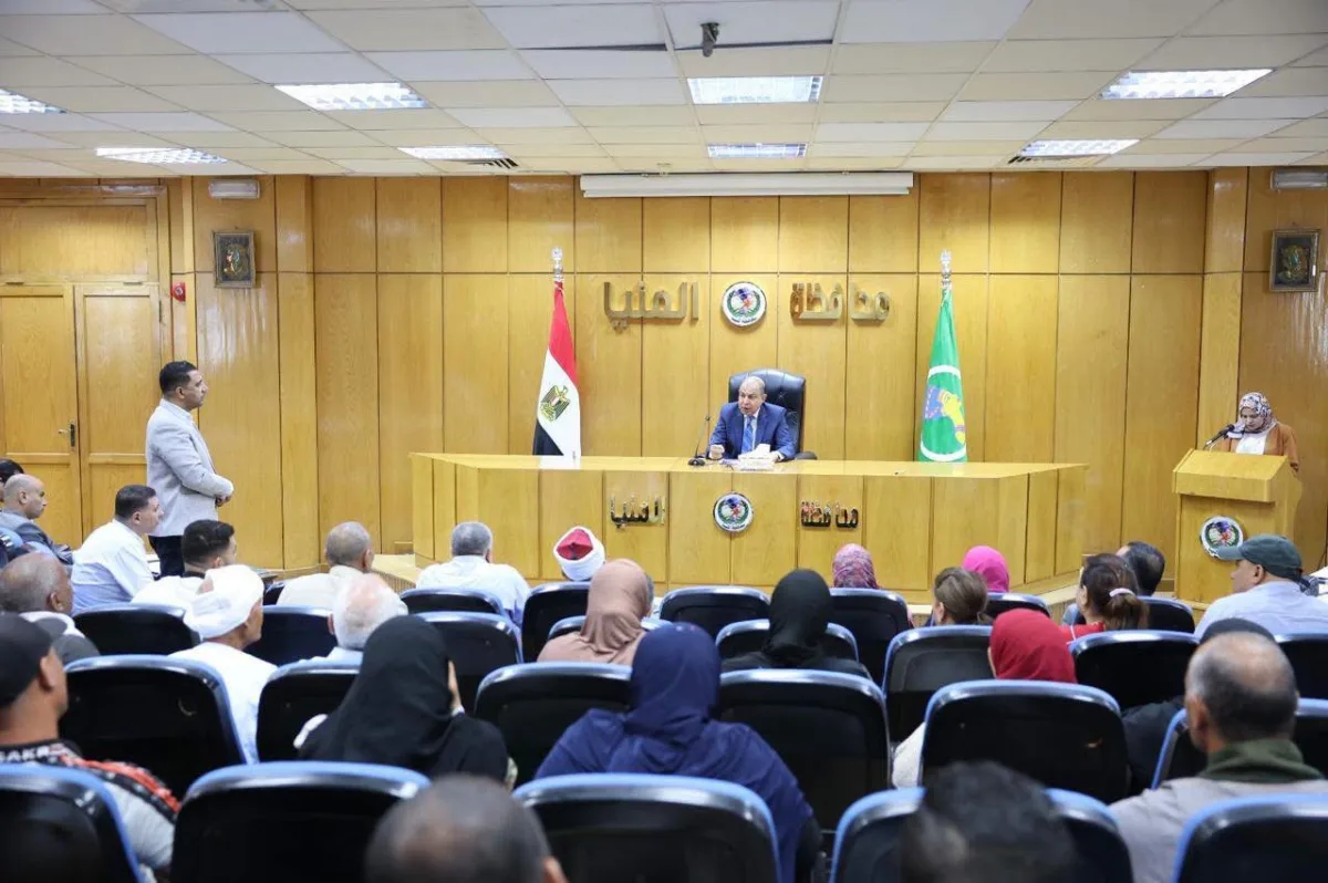 محافظ المنيا يوجه بتلبية احتياجات أهالي المنيا وسمالوط ومطاي..